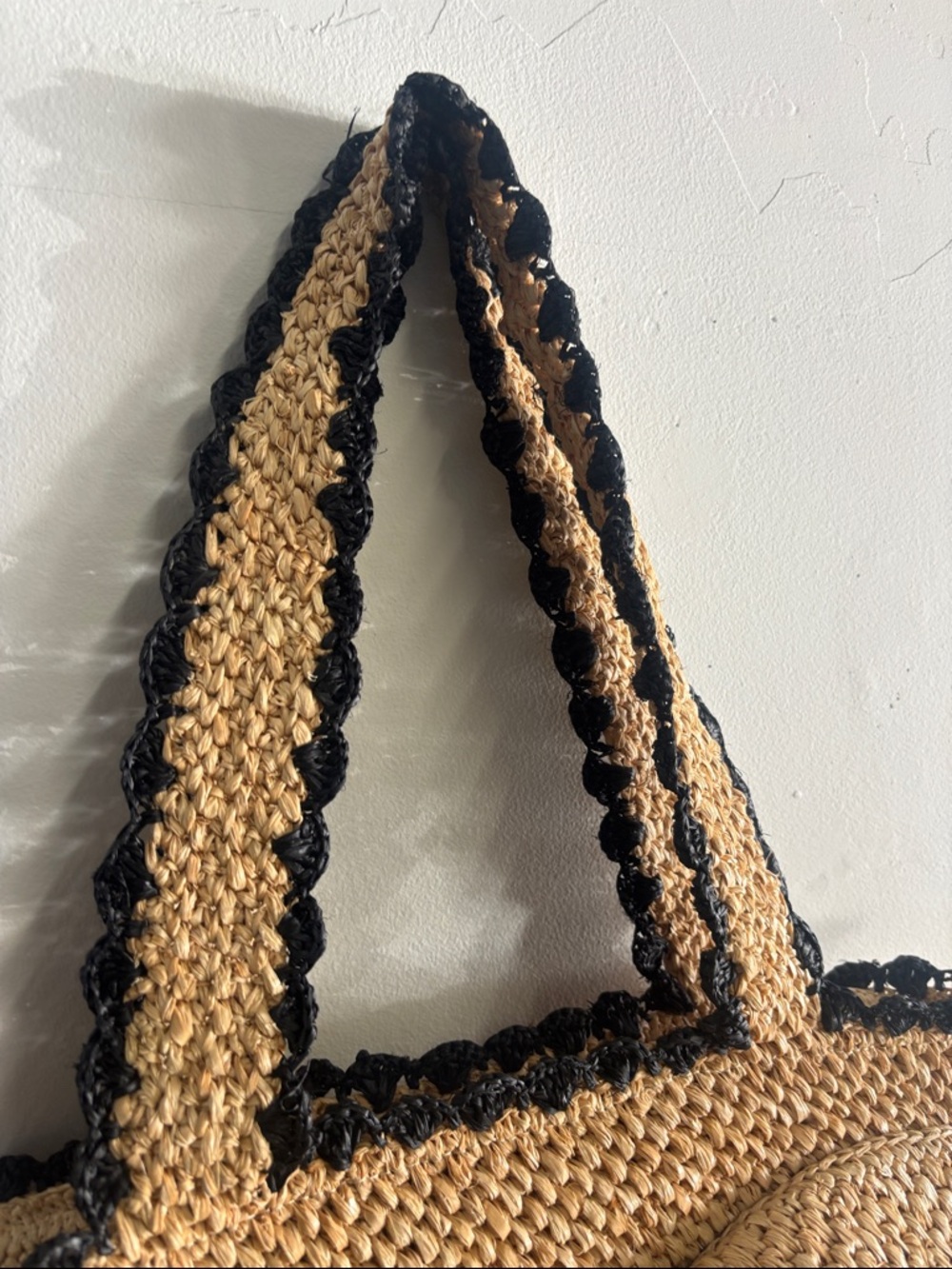 Chic Raffia Woven Bow Tote with Black Accents - Picture 4 of 9